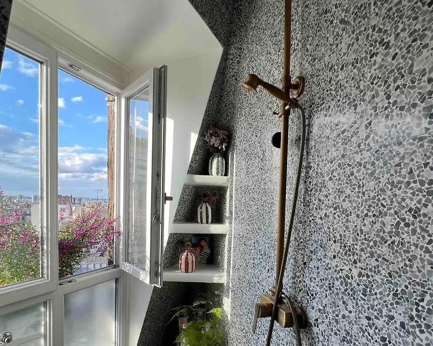 Dernier Etage A Montmartre * Parijs