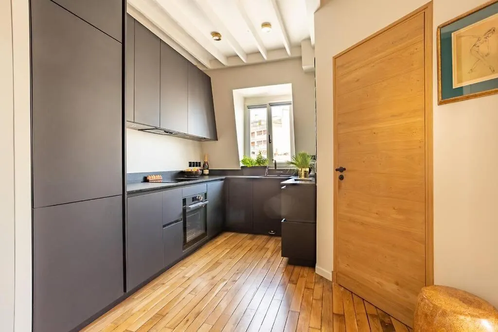 Dernier Etage A Montmartre Parijs